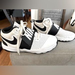 Nike Basketball Sneaker